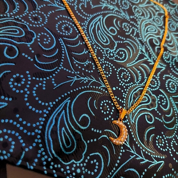 18K Gold Plated 🌙 Moon Pendant with 18K Gold Plated Miami Cuban Link - Picture 3 of 8